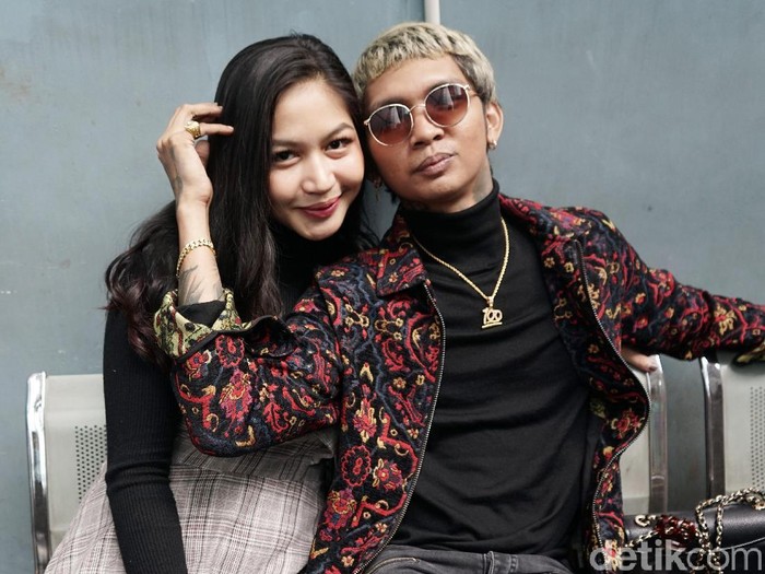 Young Lex dan Eriska Nakesya saat ditemui di studio Trans TV.
