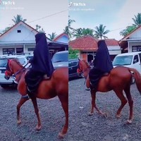 Neng Ros juga memperlihatkan momen adiknya yang hobi berkuda dan memanah. Ia meminta netizen jangan berburuk sangka terhadap adiknya. Karena menurutnya Nengmas hanya mencari ridho Allah semata. Lihatlah adiku sehat walafiat jadi bukan berarti dia ngijinin suaminya nikah lagi karena sakit. Tetapi hanya mencari ridho Allah...minta doanya semoga maslahat, ungkap Neng Ros. Foto: tiktok @nengnthan.