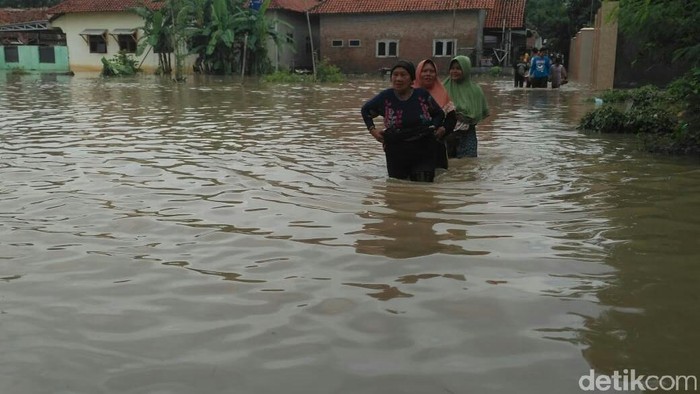 Delapan desa di Kabupaten Cirebon terendam banjir akibat luapan sungai