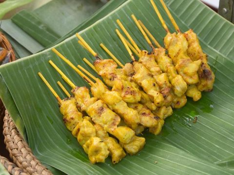 sate ayam bumbu rempah kuning