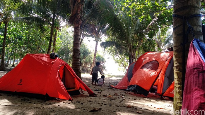 Keseruan Camping di Pantai Karapyak Pangandaran