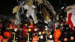 Melihat Evakuasi Korban Pesawat Pegasus Airlines