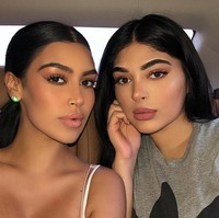 Kamu lebih mirip Kim Kardashian dari pada Kim sendiri. Ini gila, Aku benar-benar berpikir itu Kim, tulis para netizen. Foto: Instagram @soniaxfyza