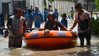 Berdasarkan data Pusdalops BPBD Kabupaten Jombang, banjir akibat luapan sungai Avur Watudakon tersebut menggenangi 260 rumah di Dusun Beluk dan 120 rumah warga Desa Blimbing sejak lima hari terakhir.