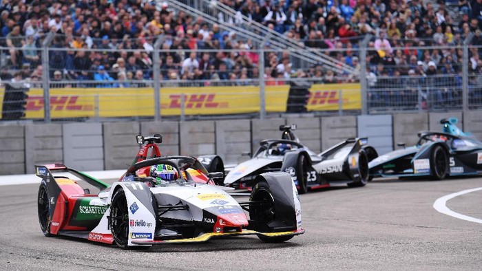 Formula E di Berlin BERLIN, GERMANY - MAY 25: In this handout from FIA Formula E - Alexander Sims (GBR) BMW I Andretti Motorsports, BMW iFE.18 at Tempelhof Airport on May 25, 2019 in Berlin, Germany. (Photo by FIA Formula E/Handout/Getty Images)
