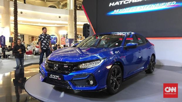 Honda Yakin Emblem RS Ubah Nasib Civic Hatchback