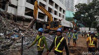 Terkait dengan revitalisasi Taman Ismail Marzuki, Yeni mengatakan saat ini proyek revitalisasi itu sudah mencapai tahap II. Sedangkan proses pembongkaran beberapa gedung, menurutnya, baru dimulai pada awal Februari ini.