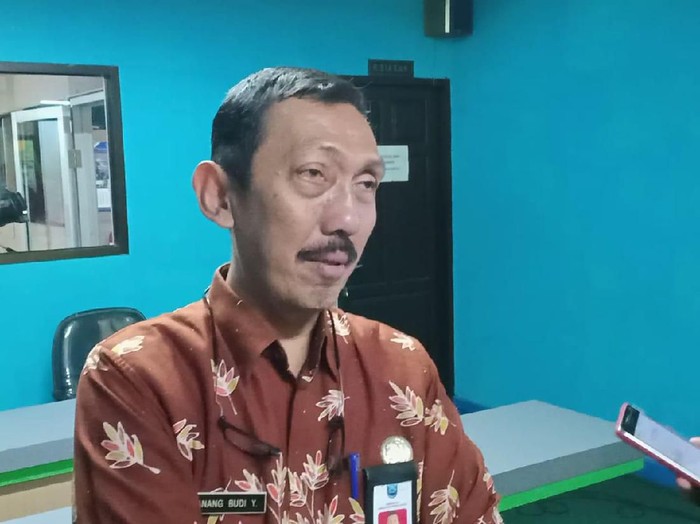 Mahasiswa asal Kabupaten Probolinggo yang pulang dari China dan sudah atau sedang menjalani observasi di RSUD Waluyojati, Kraksaan berjumlah 25 orang. Seperti yang disampaikan Kepala Dinkes dr Anang Budi Yoelijanto.