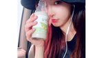 Jung Yoo Mi, Pacar Kangta Saat Pose Manis dengan Kue hingga Susu