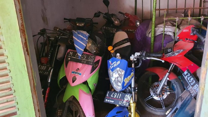 penggerebekan rumah penadah motor curian