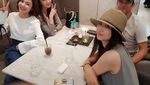 Jung Yoo Mi, Pacar Kangta Saat Pose Manis dengan Kue hingga Susu