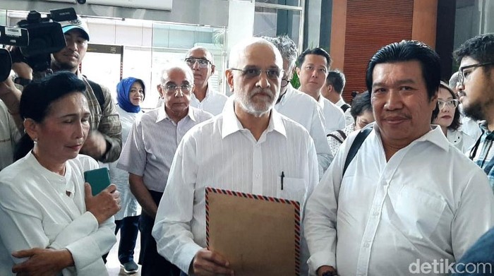 Puluhan nasabah PT Asuransi Jiwasraya mendatangi kantor Menkeu Sri Mulyani dan kantor Otoritas Jasa Keuangan (OJK) di Jakarta. Massa mengeluhkan nasib uang mereka.