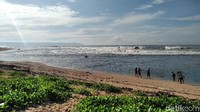 Inilah Pantai Karapyak di Desa Bagolo, Kecamatan Kalipucang, Kabupaten Pangandaran. Pantai ini bisa jadi lokasi kemping asyik traveler bersama dengan teman-teman. (Faizal Amiruddin/detikcom)