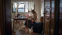 Mereka mengomentari betapa stylishnya pasangan ini dalam mendandani rumah. Bahkan ada mereka yang iri dengan Park dan Shim yang tinggal di banjinha. Tapi tak selamanya mereka akan tinggal di banjinha. (BBC)