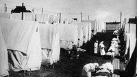 Diperkirakan sekitar 500 juta orang di seluruh dunia terinfeksi virus Flu Spanyol ini. Jumlah korban tewas akibat wabah penyakit ini pun diperkirakan mencapai puluhan juta. Hulton Archive/Getty Images.