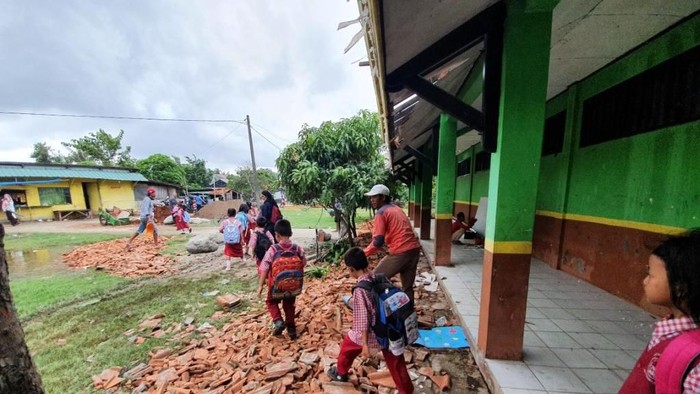 SDN Samudrajaya 04 Bekasi yang rusak parah mulai direhab