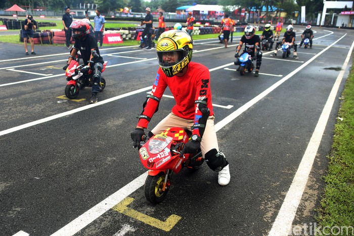 Intip Keseruan Balap Mini MotoGP di Sirkuit Karting Sentul Kompetisi balap mini MotoGP digelar di irkuit Karting Sentul, Bogor, Jawa Barat, Kamis (06/02/2020). Yuk, intip keseruannya.