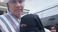 Viral di TikTok, Istri Rela Dipoligami Bahkan Ikut Antar Suami Nikah Lagi