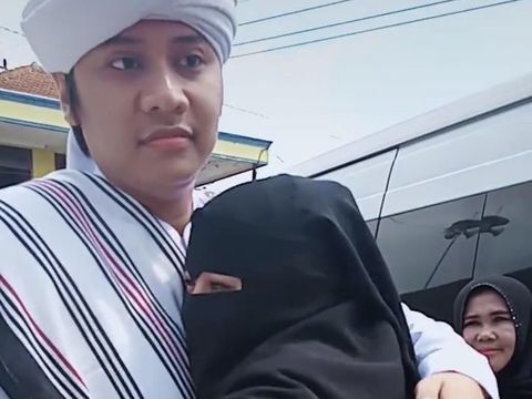 Fakta-fakta Abah Cijeungjing yang Menikah Lagi Diantar Istri