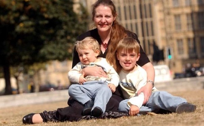 Diane Blood bersama kedua anaknya (Dok. Telegraph)