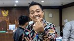 Gaya Finger Heart Sambil Cengengesan ala Eks Aspri Menpora