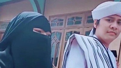 Potret Istri Viral di TikTok karena Antar Suaminya Menikah Lagi