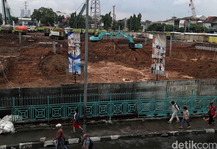 Pasar Senen Jaya blok I dan II kembali dibangun. Kawasan itu kembali dibangun pascakebakaran pada 2017 silam.
