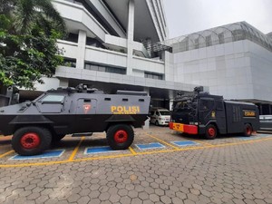 400 Personel Polisi Siaga di Depan Kemenkes Kawal Demo KSPI