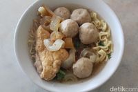 Dari Gerobak Jadi 18 Rumah Makan, Kisah Bakso Titoti Yang Legendaris