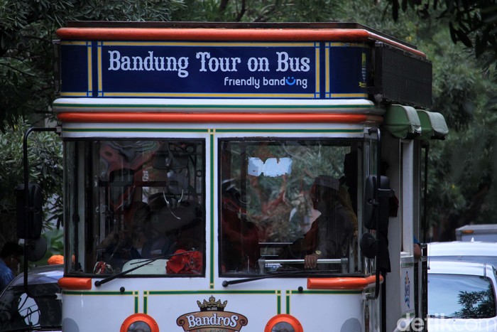 Tak lengkap rasanya bila berkunjung ke Bandung tidak menaiki Bandung Tour on Bus atau Bandros. Yuk rasakan.