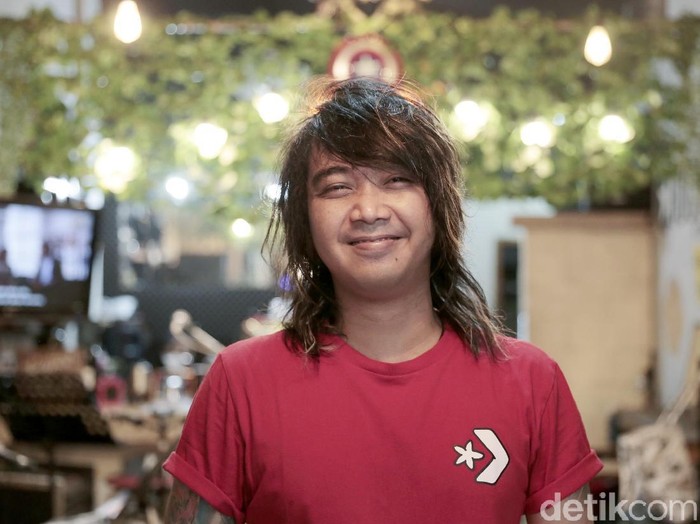 Bojes Bojes AFI saat ditemui di kedai kopi miliknya di kawasan BKT.