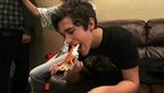 Austin Mahone, Penyanyi Top Amerika yang Doyan Pizza Hingga Bakwan