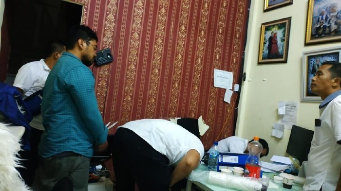 Polisi geledah kantor WO penipu di Depok
