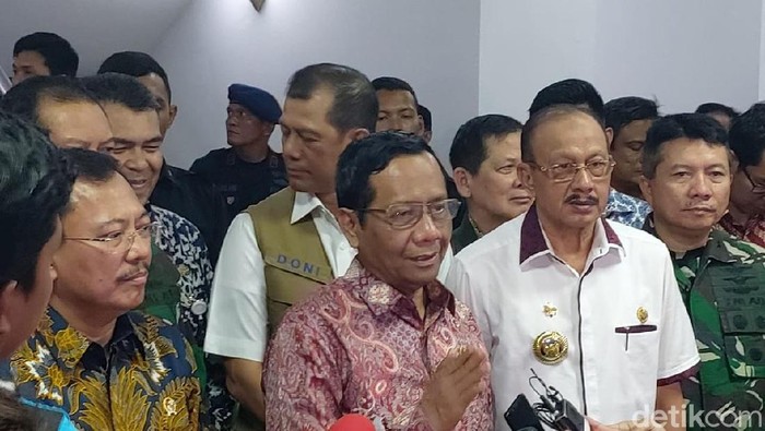 Menko Polhukam Mahfud Md mengunjungi Natuna untuk melihat kondisi masyarakat (Chaidir Tanjung/detikcom)
