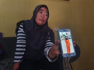 Warga Bekasi Ini Siapkan Kejutan Sambut Kepulangan Anaknya dari Natuna
