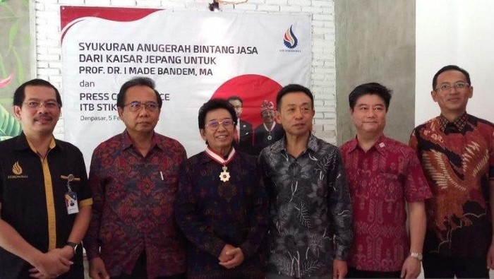 Prof Bandem dapat bintang dari Kaisar Jepang (antara)