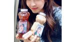 Jung Yoo Mi, Pacar Kangta Saat Pose Manis dengan Kue hingga Susu