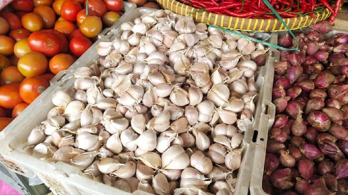 Harga Bawang Putih Digencet Virus Corona
