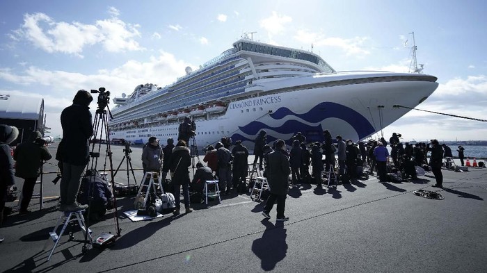 The cruise ship Diamond Princess is anchored at Yokohama Port for supplies replenished in Yokohama, south of Tokyo, Thursday, Feb. 6, 2020. Health workers said 10 more people from the Diamond Princess were confirmed ill with the virus, in addition to 10 others who tested positive on Wednesday. They were dropped off as the ship docked and transferred to nearby hospitals for further test and treatment. (AP Photo/Eugene Hoshiko)