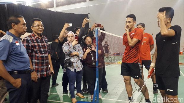Menpora Tinjau Latihan Anthony Ginting Cs