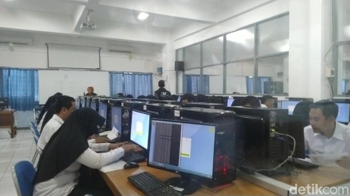 Suasana tes CPNS di Udinus Semarang, Kamis (6/2/2020).