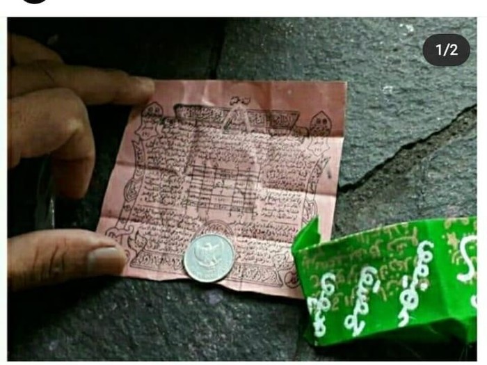 Salah satu jimat yang diamankan dari peserta tes CPNS di Semarang, Kamis (6/2/2020).