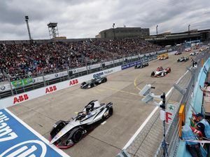Tak Ada Pebalap Indonesia di Formula E Jakarta? Enggak Usah Heran....