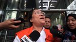 Agustiani Tio Tebar Senyuman Saat Diperiksa KPK
