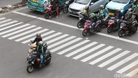 Seperti yang disampaikan Dirlantas Polda Metro Jaya Kombes Sambodo Purnomo. Sambodo menjelaskan Polda metro jaya menyambut gembira dan siap mendukung kebijakan dari Kapolri untuk meningkatkan dan mengintensifkan e-TLE. Rengga Sancaya/detikcom.