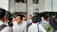 Ida Tumota salah satu nasabah yang tergabung dalam Forum Korban Jiwasraya mengaku kedatangannya ke kantor Sri Mulyani untuk mengirimkan surat permintaan pembayaran dana para pemegang polis.