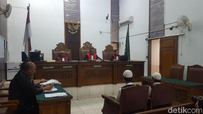 Sidang Perdana 2 Pesuruh Aulia Pembunuh Pupung-Dana.