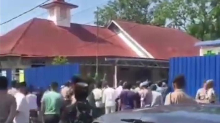 Ricuh di Gereja Katolik Paroki Santo Joseph, Tanjung Balai Karimun (Creenshot video viral)