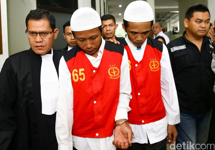 Dua Eksekutor Pembunuh Pupung-Dana Jalani Sidang Dakwaan Dua eksekutor pembunuh Pupung dan Dana menjalani sidang dakwaan di PN Jakarta Selatan. Keduanya didakwa jaksa melakukan pembunuhan dengan sengaja.