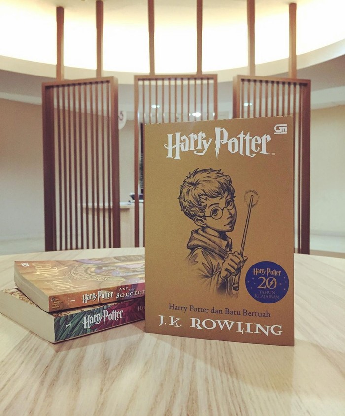 Buku Harry Potter dan Batu Bertuah Buku Harry Potter dan Batu Bertuah